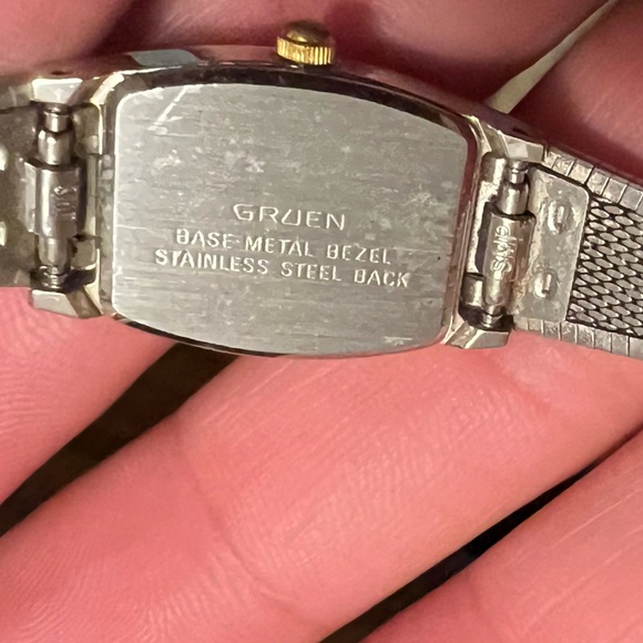 ⭐️Vintage Gruen Slim Silver & Gold Thin Stainless Steel Watch - Picture 9 of 15